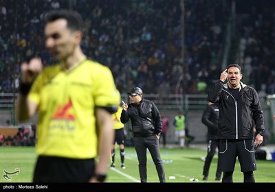 دیدار تیم های فوتبال ذوب آهن و استقلال