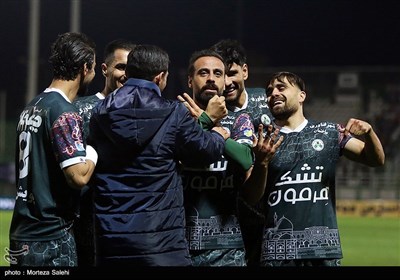 دیدار تیم های فوتبال ذوب آهن و استقلال