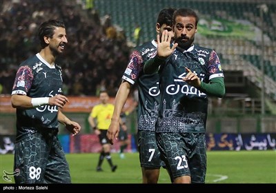 دیدار تیم های فوتبال ذوب آهن و استقلال
