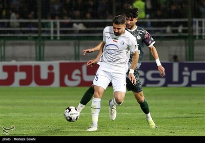 دیدار تیم های فوتبال ذوب آهن و استقلال