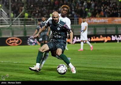 دیدار تیم های فوتبال ذوب آهن و استقلال