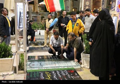 حال و هوای گلزار شهدای کرمان در شب اول قدر 