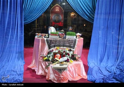حال و هوای گلزار شهدای کرمان در شب اول قدر 