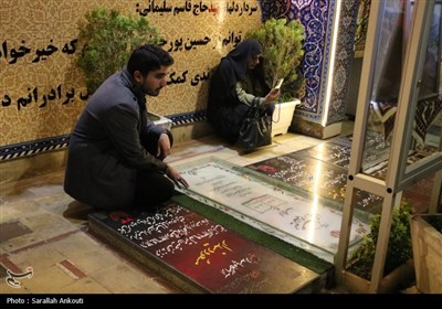 حال و هوای گلزار شهدای کرمان در شب اول قدر 