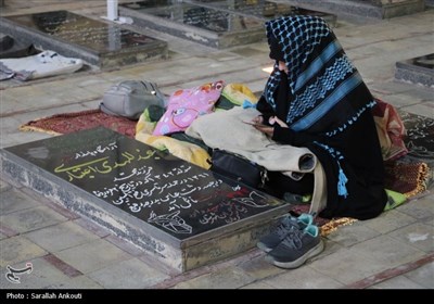 حال و هوای گلزار شهدای کرمان در شب اول قدر 