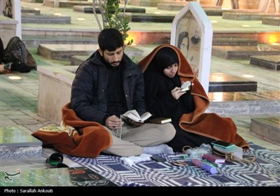 حال و هوای گلزار شهدای کرمان در شب اول قدر 