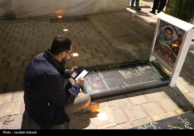 حال و هوای گلزار شهدای کرمان در شب اول قدر 