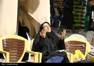 حال و هوای گلزار شهدای کرمان در شب اول قدر 