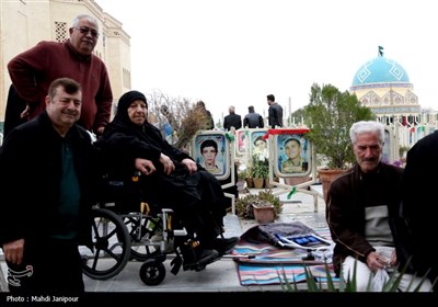 لحظه تحویل سال در گلستان شهدای اصفهان