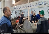 پخت و توزیع غذای گرم توسط مرکز نیکوکاری و دارالایتام هیأت ابوالفضلی بیرجند