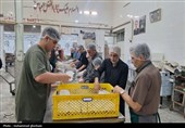 پخت و توزیع غذای گرم توسط مرکز نیکوکاری و دارالایتام هیأت ابوالفضلی بیرجند