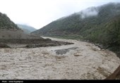 بارش شدید و سیلاب در مسیر رحیم آباد و اشکورات گیلان