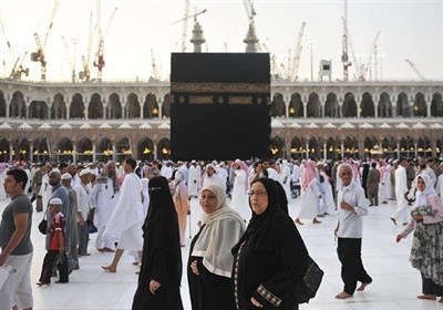 اجتناب از آرایشهای مانعدار در دوران احرام برای بانوان