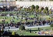 مسافران نوروزی در میدان نقش جهان اصفهان