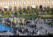 مسافران نوروزی در میدان نقش جهان اصفهان