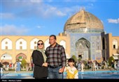 مسافران نوروزی در میدان نقش جهان اصفهان