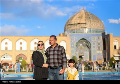 مسافران نوروزی در میدان نقش جهان اصفهان
