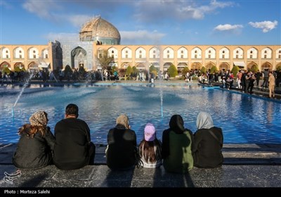 مسافران نوروزی در میدان نقش جهان اصفهان