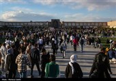 مسافران نوروزی در میدان نقش جهان اصفهان