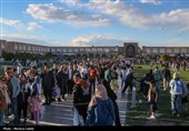 مسافران نوروزی در میدان نقش جهان اصفهان