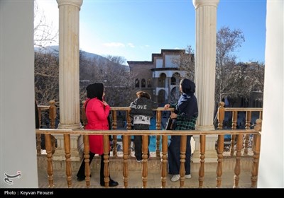 گردشگران نوروزی عمارت خسرو آباد سنندج