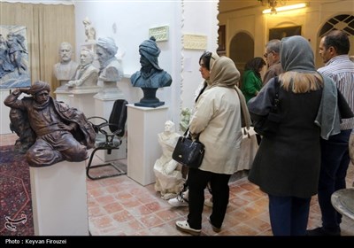 گردشگران نوروزی عمارت خسرو آباد سنندج
