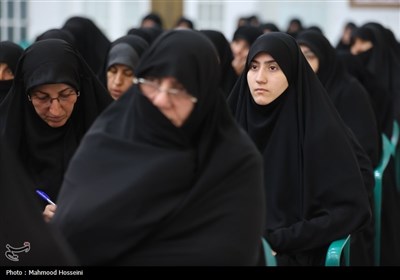 نشست جمعی از بانوان با رئیس مجلس شورای اسلامی