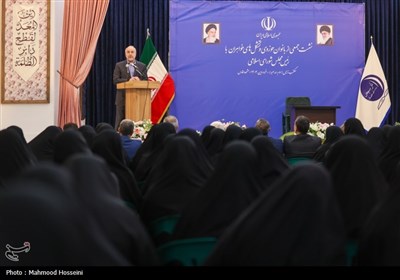 نشست جمعی از بانوان با رئیس مجلس شورای اسلامی