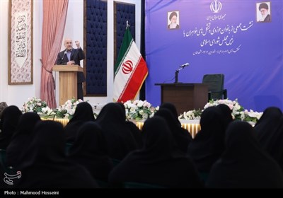 نشست جمعی از بانوان با رئیس مجلس شورای اسلامی