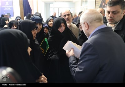 نشست جمعی از بانوان با رئیس مجلس شورای اسلامی