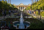 گردشگران نوروزی در مجموعه حافظیه و باغ نارنجستان قوام شیراز