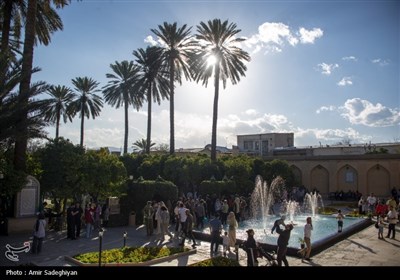 گردشگران نوروزی در مجموعه حافظیه و باغ نارنجستان قوام شیراز