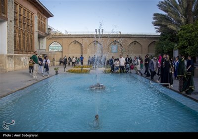 گردشگران نوروزی در مجموعه حافظیه و باغ نارنجستان قوام شیراز