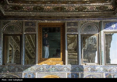 گردشگران نوروزی در مجموعه حافظیه و باغ نارنجستان قوام شیراز