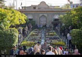 گردشگران نوروزی در مجموعه حافظیه و باغ نارنجستان قوام شیراز