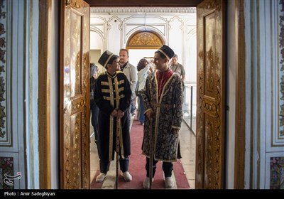 گردشگران نوروزی در مجموعه حافظیه و باغ نارنجستان قوام شیراز