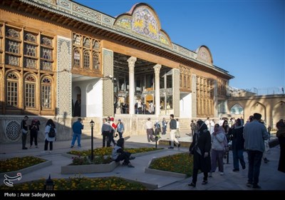 گردشگران نوروزی در مجموعه حافظیه و باغ نارنجستان قوام شیراز