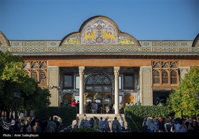 گردشگران نوروزی در مجموعه حافظیه و باغ نارنجستان قوام شیراز