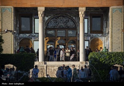 گردشگران نوروزی در مجموعه حافظیه و باغ نارنجستان قوام شیراز
