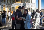 گردشگران نوروزی در مجموعه حافظیه و باغ نارنجستان قوام شیراز