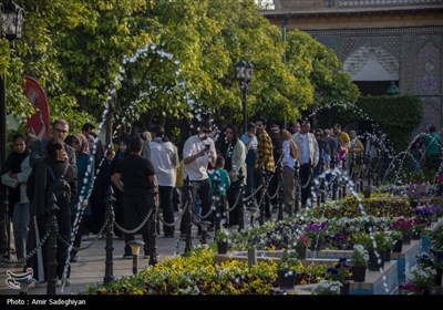 گردشگران نوروزی در مجموعه حافظیه و باغ نارنجستان قوام شیراز