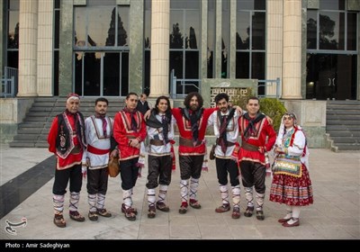 گردشگران نوروزی در مجموعه حافظیه و باغ نارنجستان قوام شیراز