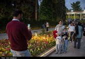 گردشگران نوروزی در مجموعه حافظیه و باغ نارنجستان قوام شیراز