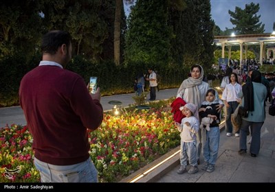 گردشگران نوروزی در مجموعه حافظیه و باغ نارنجستان قوام شیراز