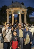 گردشگران نوروزی در مجموعه حافظیه و باغ نارنجستان قوام شیراز