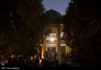 گردشگران نوروزی در مجموعه حافظیه و باغ نارنجستان قوام شیراز