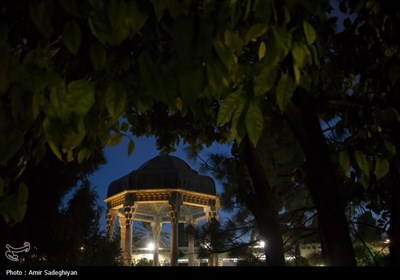 گردشگران نوروزی در مجموعه حافظیه و باغ نارنجستان قوام شیراز
