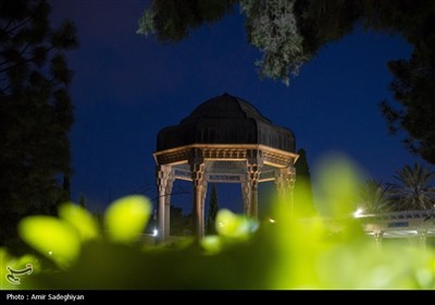 گردشگران نوروزی در مجموعه حافظیه و باغ نارنجستان قوام شیراز
