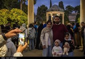 گردشگران نوروزی در مجموعه حافظیه و باغ نارنجستان قوام شیراز