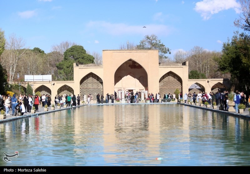Visitors Captivated by Chehel Sotoun Palace in Iran’s Isfahan - Tourism news